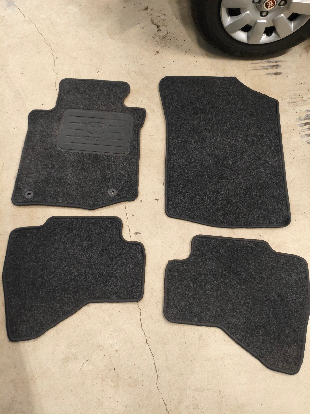 Toyota Aygo 2012 automatten - set van 4, Ophalen of Verzenden, Gebruikt