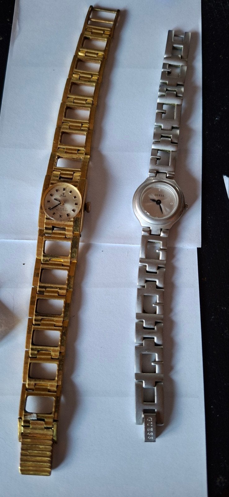 Twee dameshorloges: Goudkleurig en Zilverkleurig Guess, Staal, Gebruikt, Staal, Guess