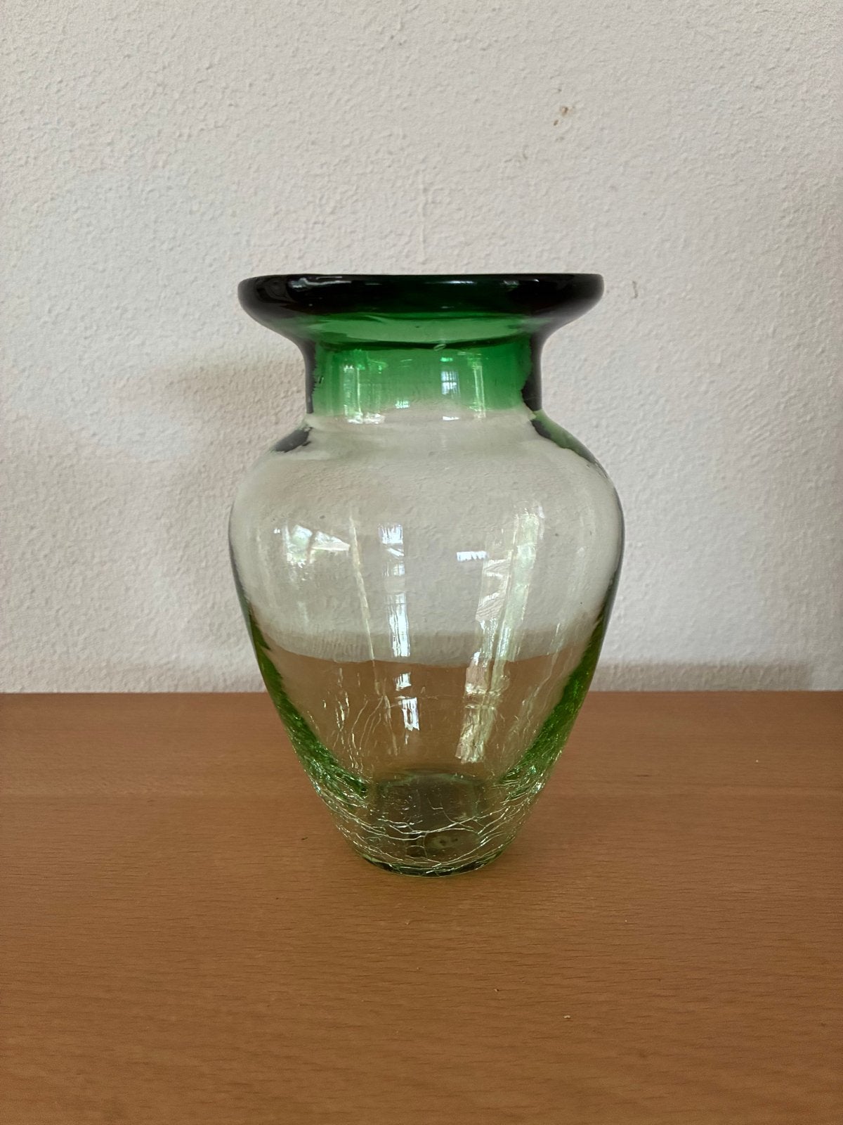 Glazen vaas met groene craquelé onderkant, Antiek en Kunst, Ophalen of Verzenden