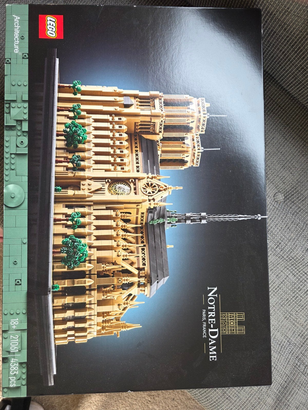 LEGO Architecture 21061 Notre-Dame de Paris, Ophalen, Zo goed als nieuw