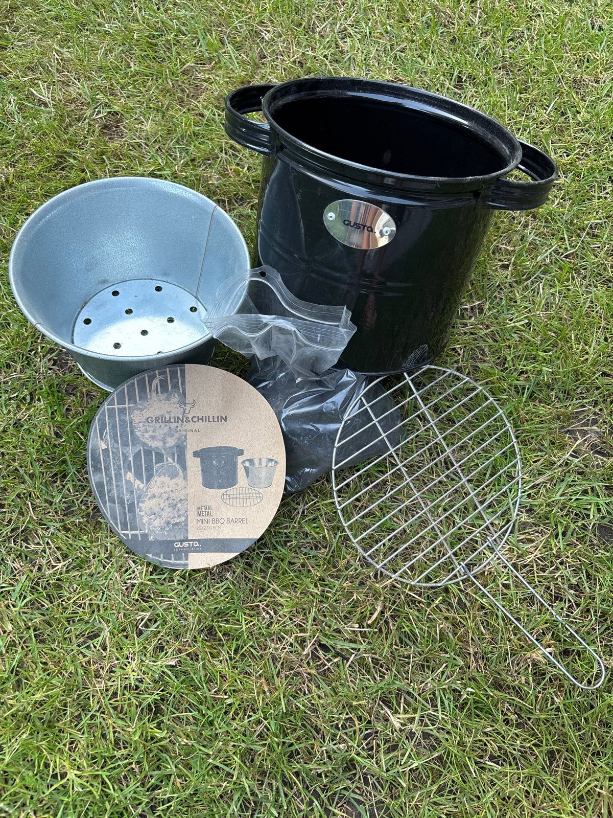 Gusto Mini BBQ Barrel - Compacte Houtskoolbarbecue, Tuin en Terras, Houtskoolbarbecues, Ophalen of Verzenden, Nieuw, Gusto