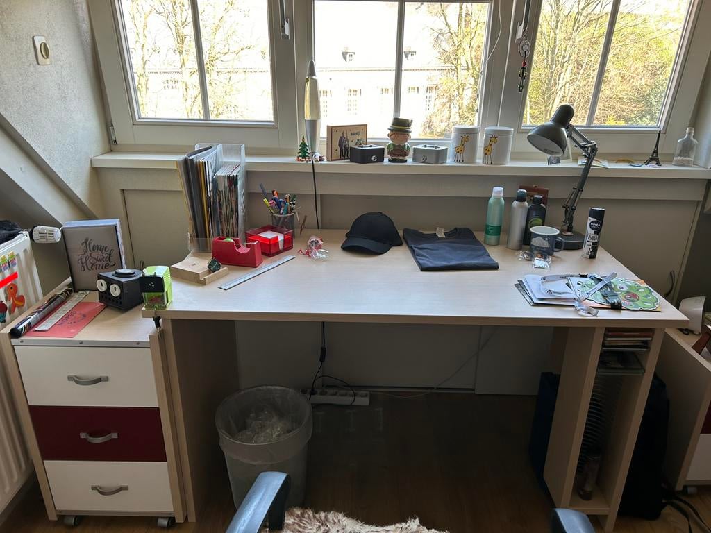 Bureau met ladenblok (Vroomshoop), Ophalen, Zo goed als nieuw