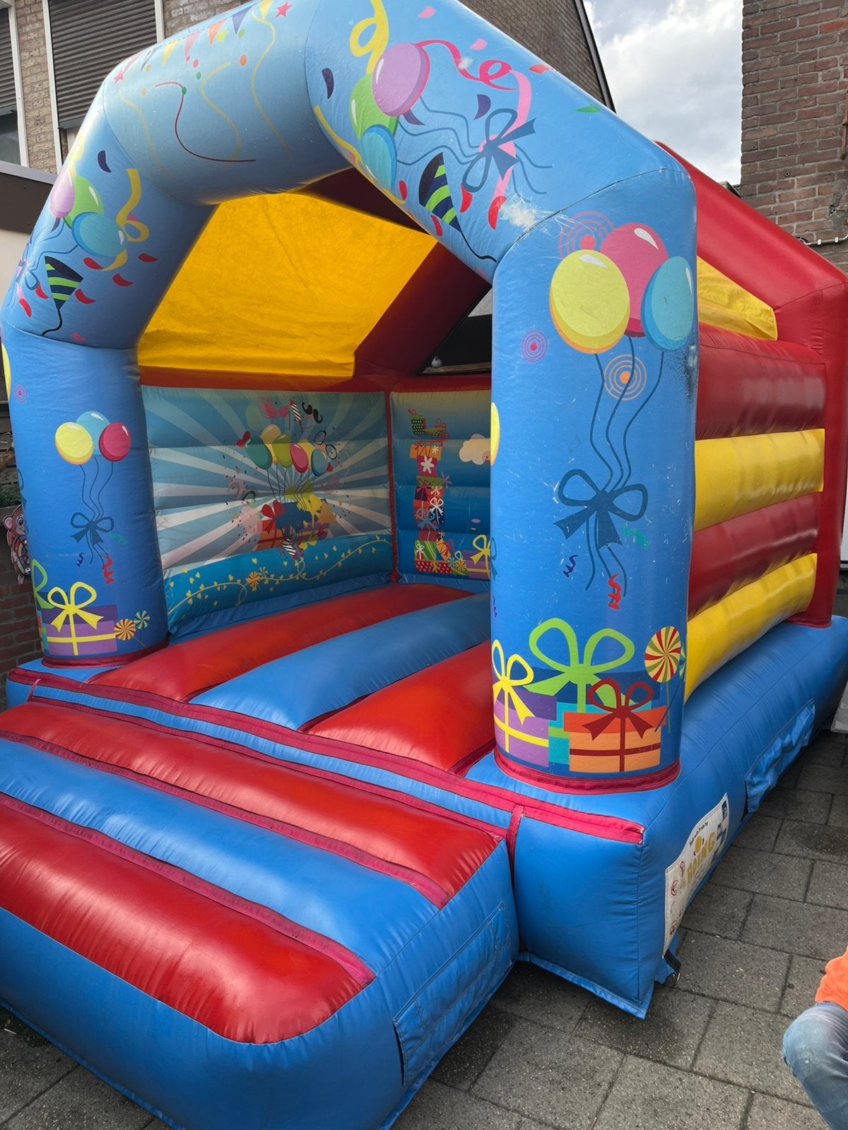 Springkussen Party, Waalwijk, Breda, Vught, Udenhout, Goirle, Hobby en Vrije tijd, Feestartikelen | Verhuur, Ophalen, Zo goed als nieuw