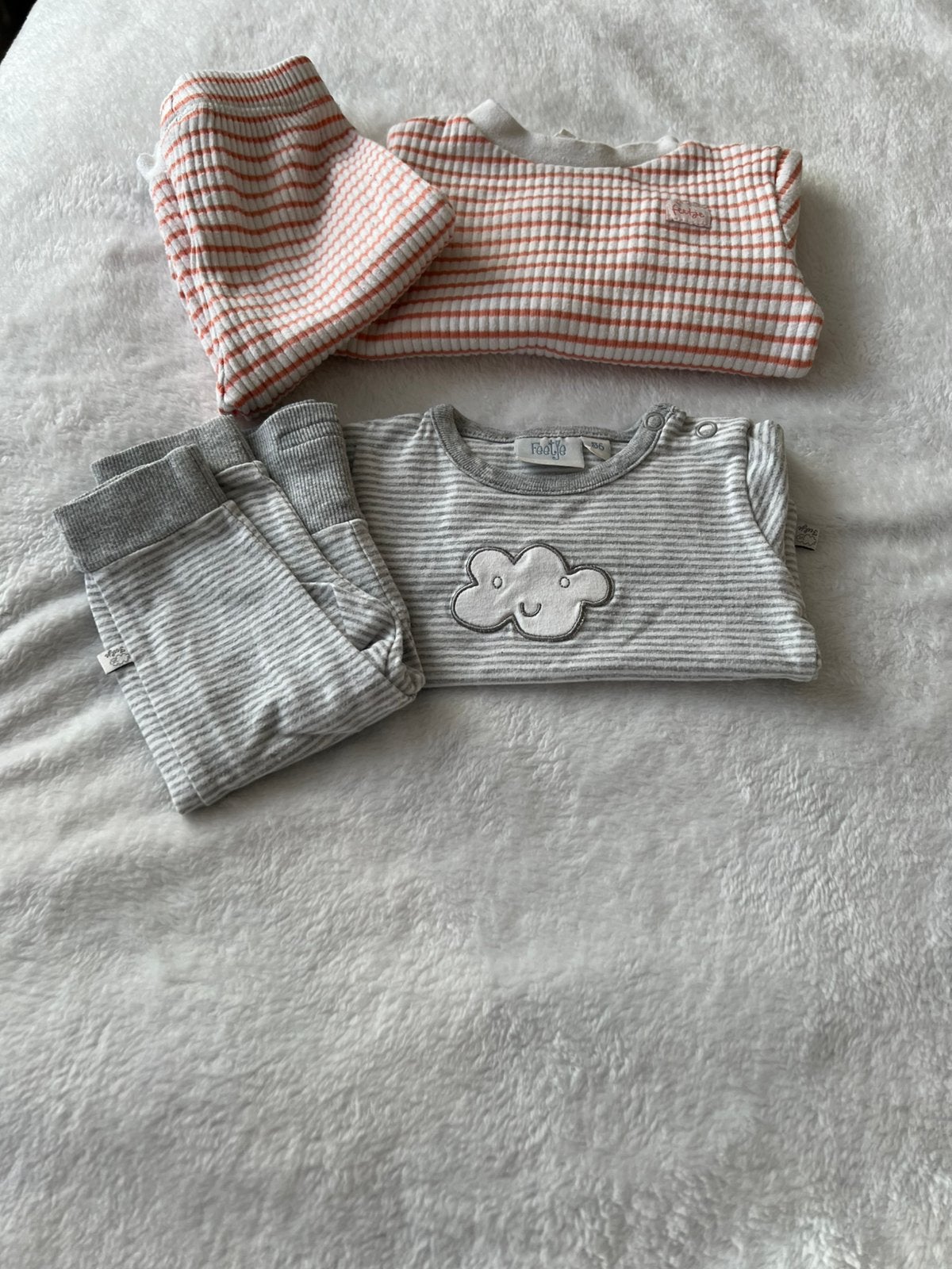ZGAN , 2 Set’s v Feetje ,1xpyama mt62 ,1x overdagset mt 56, Ophalen of Verzenden, Zo goed als nieuw, Jongetje of Meisje, Nacht- of Onderkleding