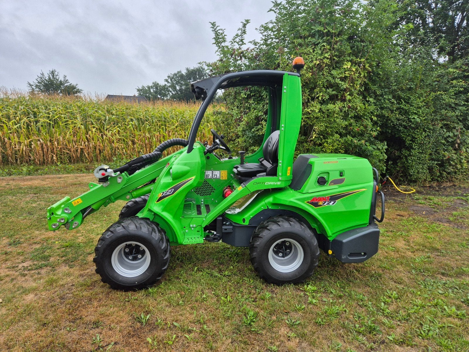 Nieuwe Avant E 727 met kenteken - Compacte elektrische lader, Zakelijke goederen, Info@avanttecno.com, Nieuw, Ylötie 3, 33470 Ylöjärvi, Finland