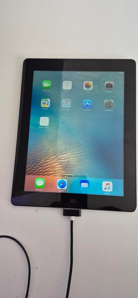 Gebruikte Apple iPad 16GB met oplaadkabel, 10 inch, Gebruikt, Apple iPad, Ophalen of Verzenden