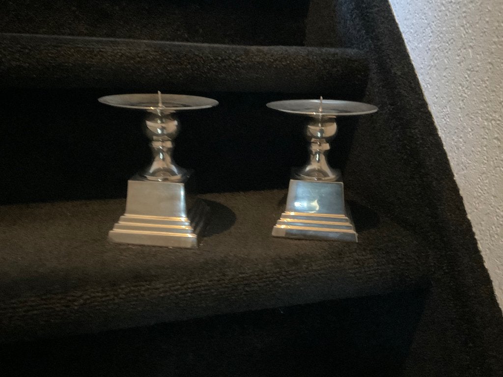 2 Zware zilverkleurige kandelaren(H15cm, ø kaarsplateau12cm), Huis en Inrichting, Woonaccessoires | Kandelaars en Kaarsen, Ophalen