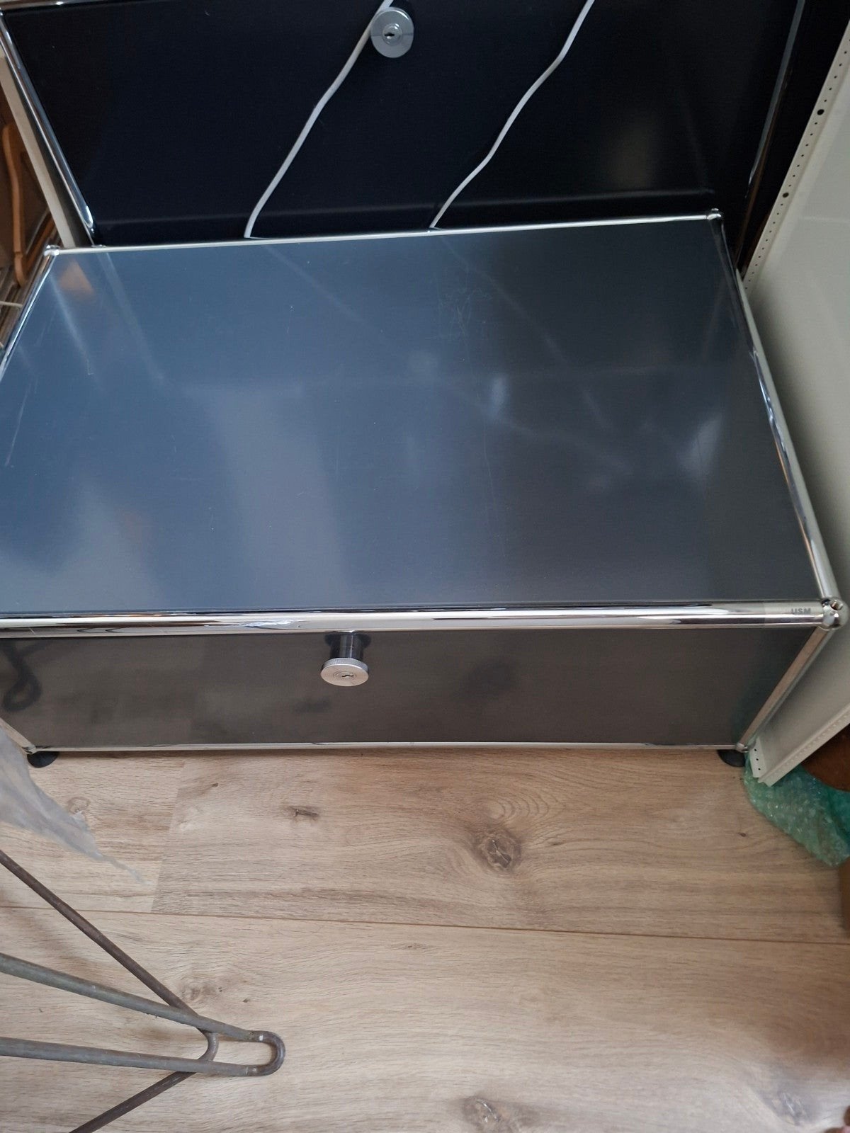 USM Haller kast TV audio hifi salontafel dressoir met klep, Ophalen