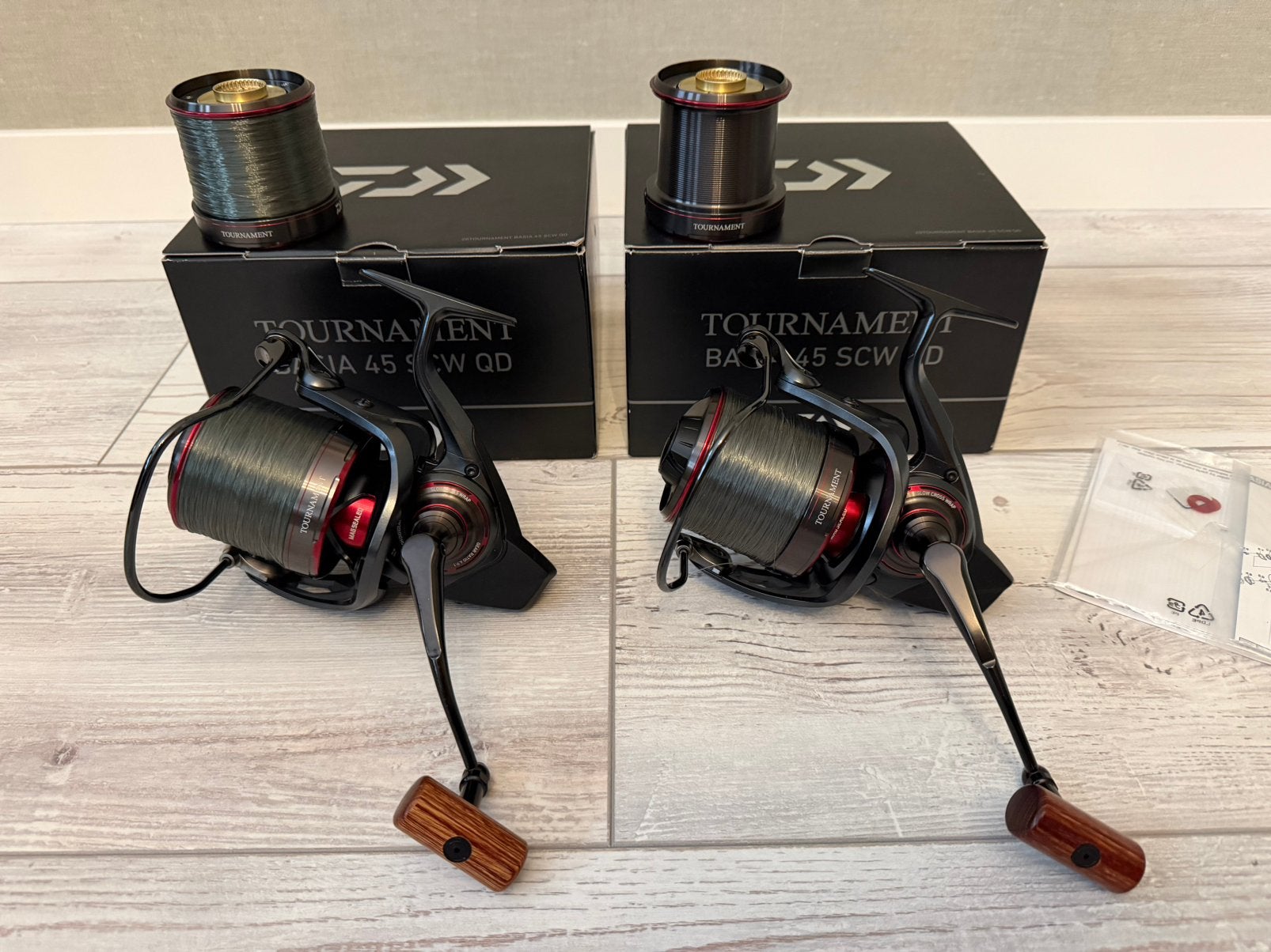 2 x Daiwa Tournament Basia 45SCW QD incl spoelen ZGAN, Ophalen of Verzenden, Zo goed als nieuw, Molen