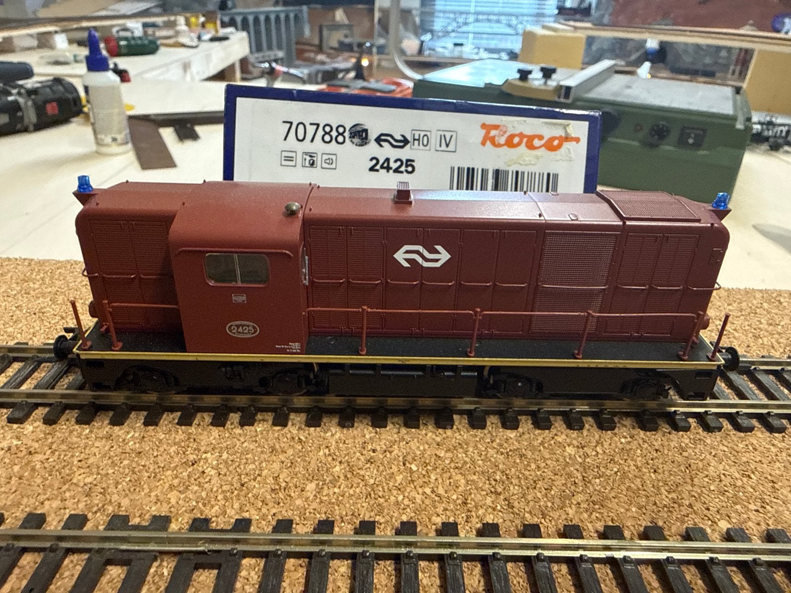 Roco NS Locomotief 2425 H0 IV - Zo goed als nieuw, Hobby en Vrije tijd, Modeltreinen | H0, Ophalen of Verzenden, Roco, Gelijkstroom