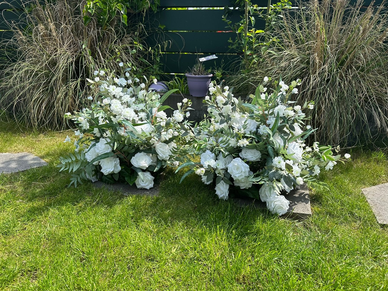 Bruiloft decoratie - kunstbloemen wit-groen 2x 50cm, Ophalen, Zo goed als nieuw