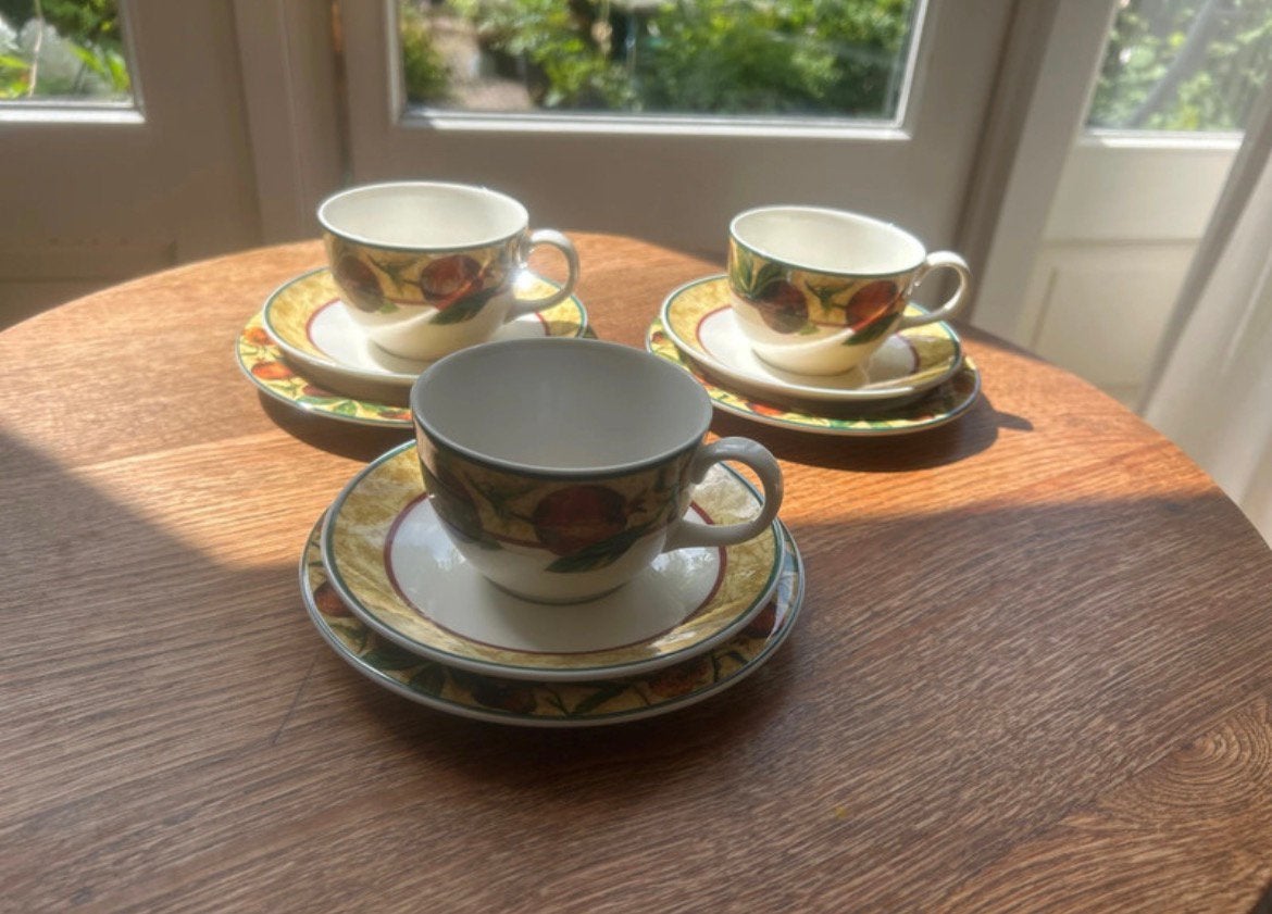 3 Royal Doulton Everyday Augustine petit dejeuners 3 sets:, Ophalen of Verzenden, Zo goed als nieuw, Porselein, Kop en/of schotel