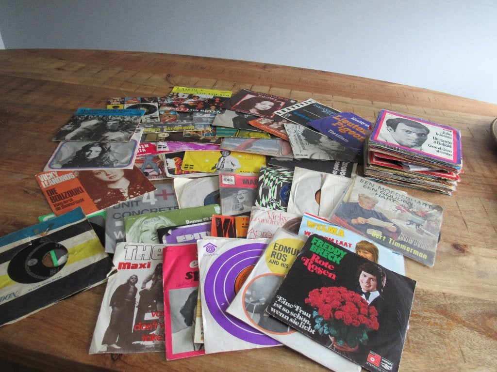 84 singels singeltjes Nederlands en Engels Elvis Feyenoord, Ophalen of Verzenden, Gebruikt, Pop, Single