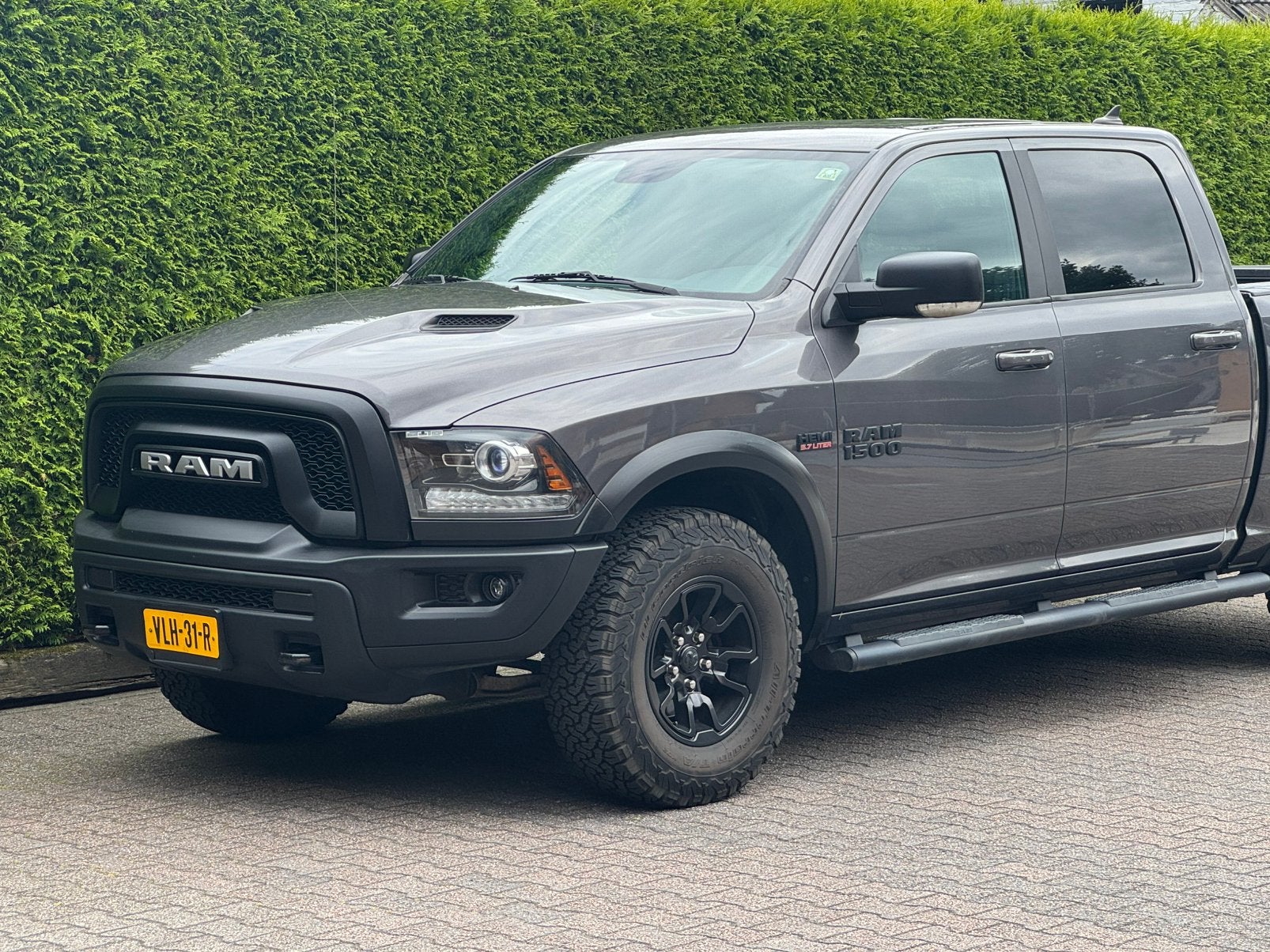 RAM 1500 rebel  2017 Grijs lpg, Auto's, Automaat, Achterwielaandrijving, 5654 cc, Particulier