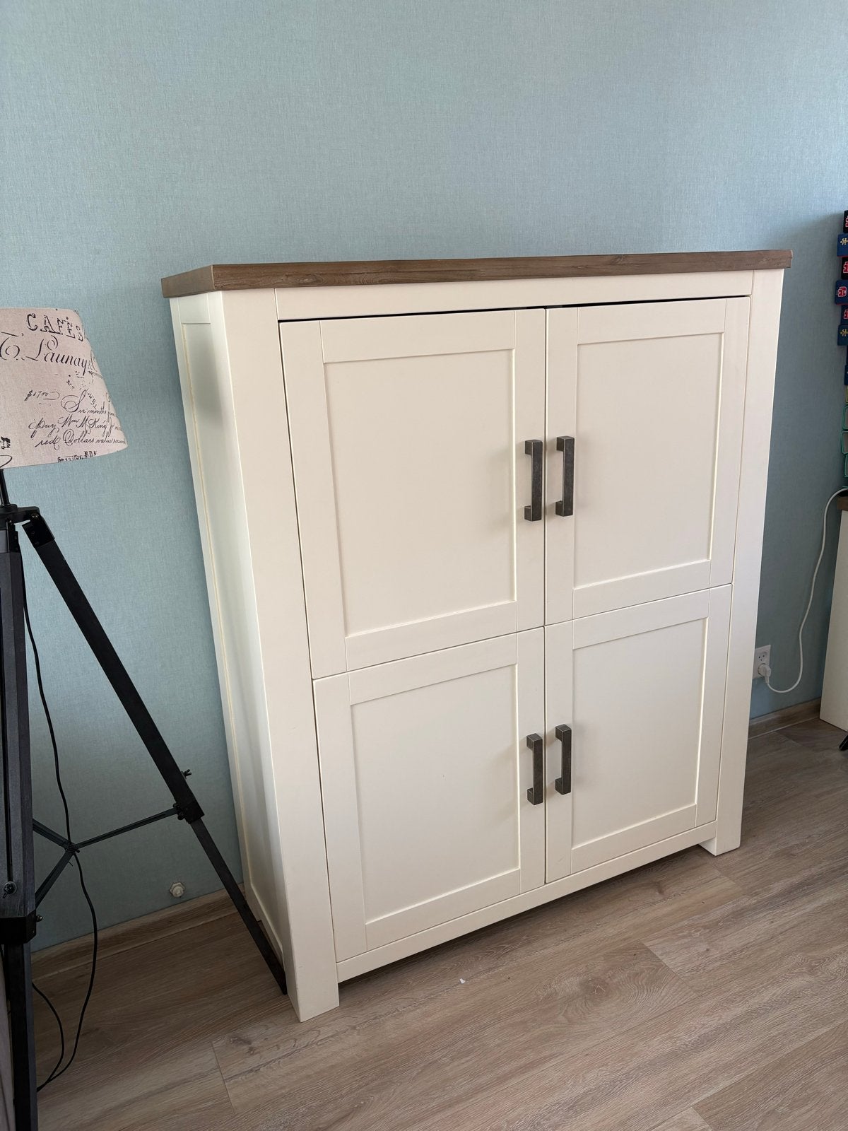 Mooie crèmekleurige kast met houten blad, Ophalen, Gebruikt