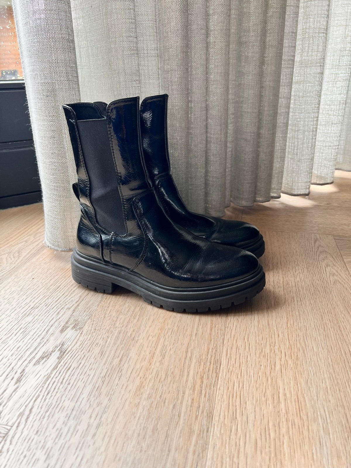 Scapino laklaarzen met rits 37 - Zo goed als nieuw, Kleding | Dames, Ophalen of Verzenden, Zo goed als nieuw, Zwart, Lage of Enkellaarzen
