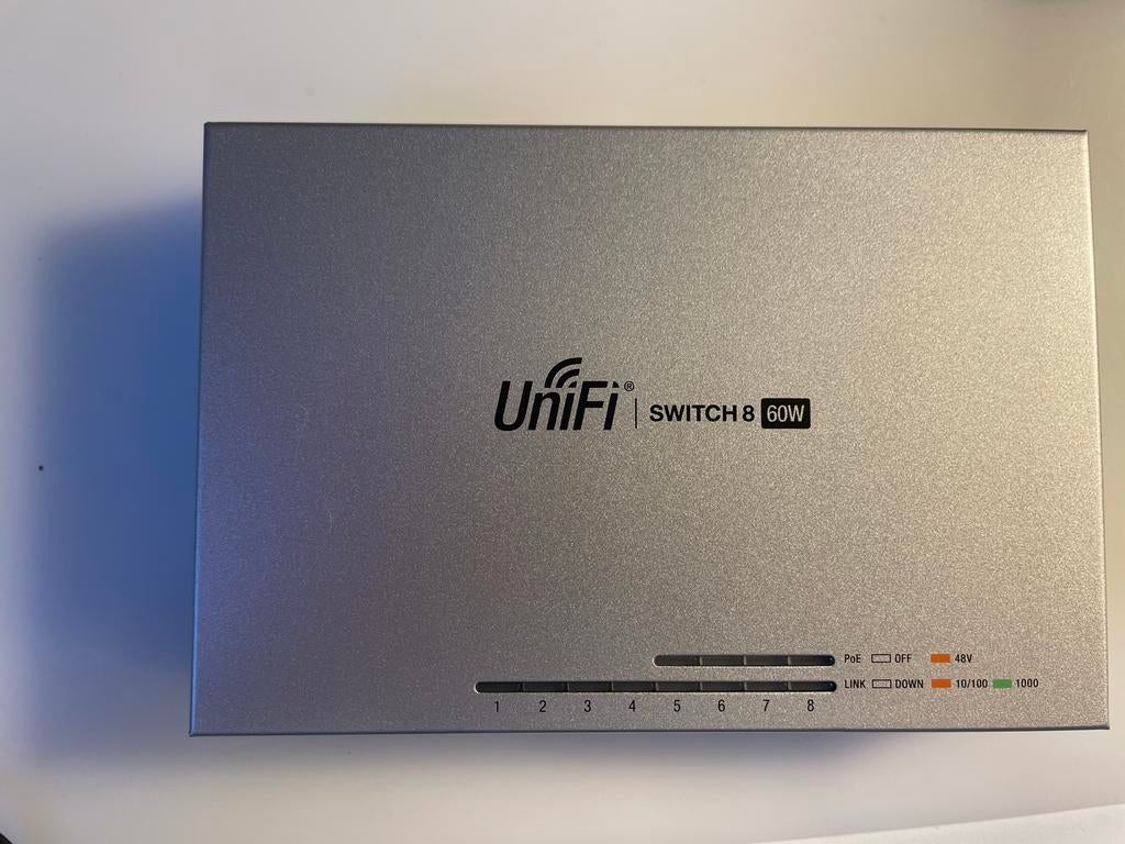 Ubiquiti UniFi Switch 8 60W (US-8-60W) met PoE, Computers en Software, Ophalen of Verzenden, Zo goed als nieuw