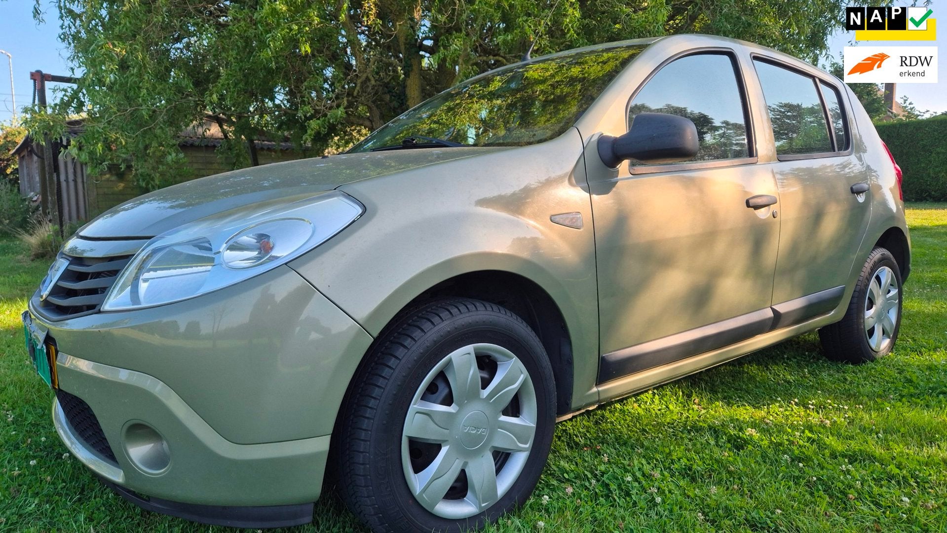 Dacia Sandero 1.4 Ambiance NIEUWE APK EN AIRCO, Voorwielaandrijving, 1011 kg, 4 cilinders, Beige