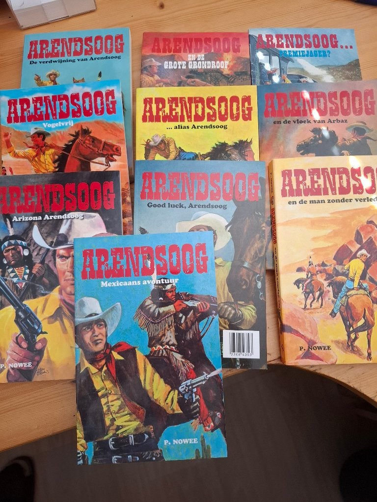 10 arendsoog pocket boeken, Boeken, Ophalen