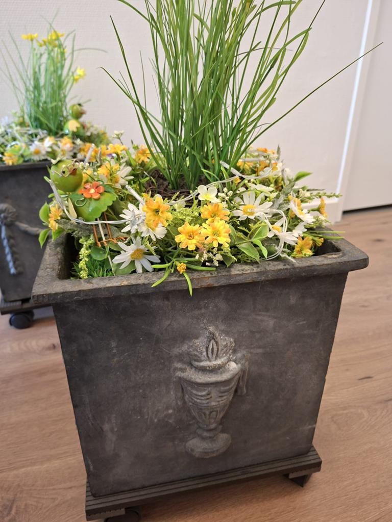 Gietijzeren plantenbakken , prijs per stuk, Tuin en Terras, Bloembakken en Plantenbakken, Ophalen, Minder dan 30 cm, Rond, Zo goed als nieuw