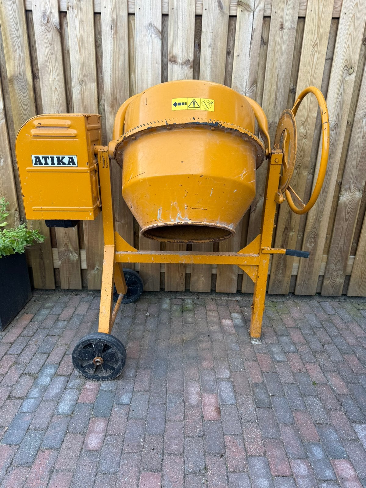 Atika betonmolen 145 liter in nieuwstaat!!, Doe-het-zelf en Verbouw, Betonmolens, Ophalen, Zo goed als nieuw