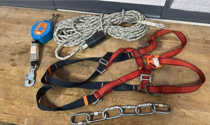 Val beveiliging. Harnas. Valstop apparaat. Karabijn haken., Ophalen of Verzenden, Gebruikt