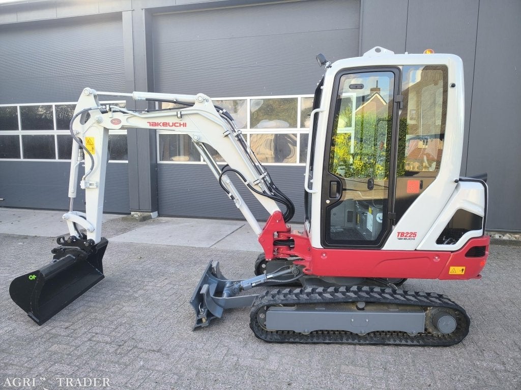 TAKEUCHI TB225, -, Niet opgegeven, Ophalen of Verzenden, Niet opgegeven