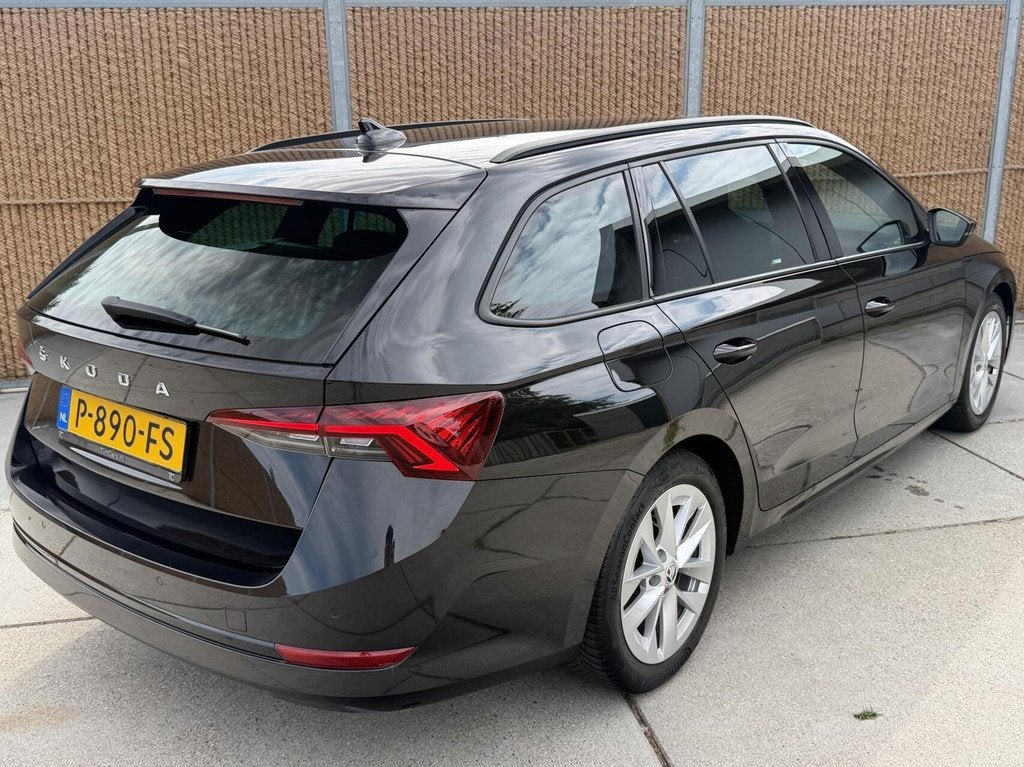Skoda Octavia Combi 1.0 e-TSI Sport Business Automaat | LED, 1263 kg, Gebruikt, Zwart, Origineel Nederlands