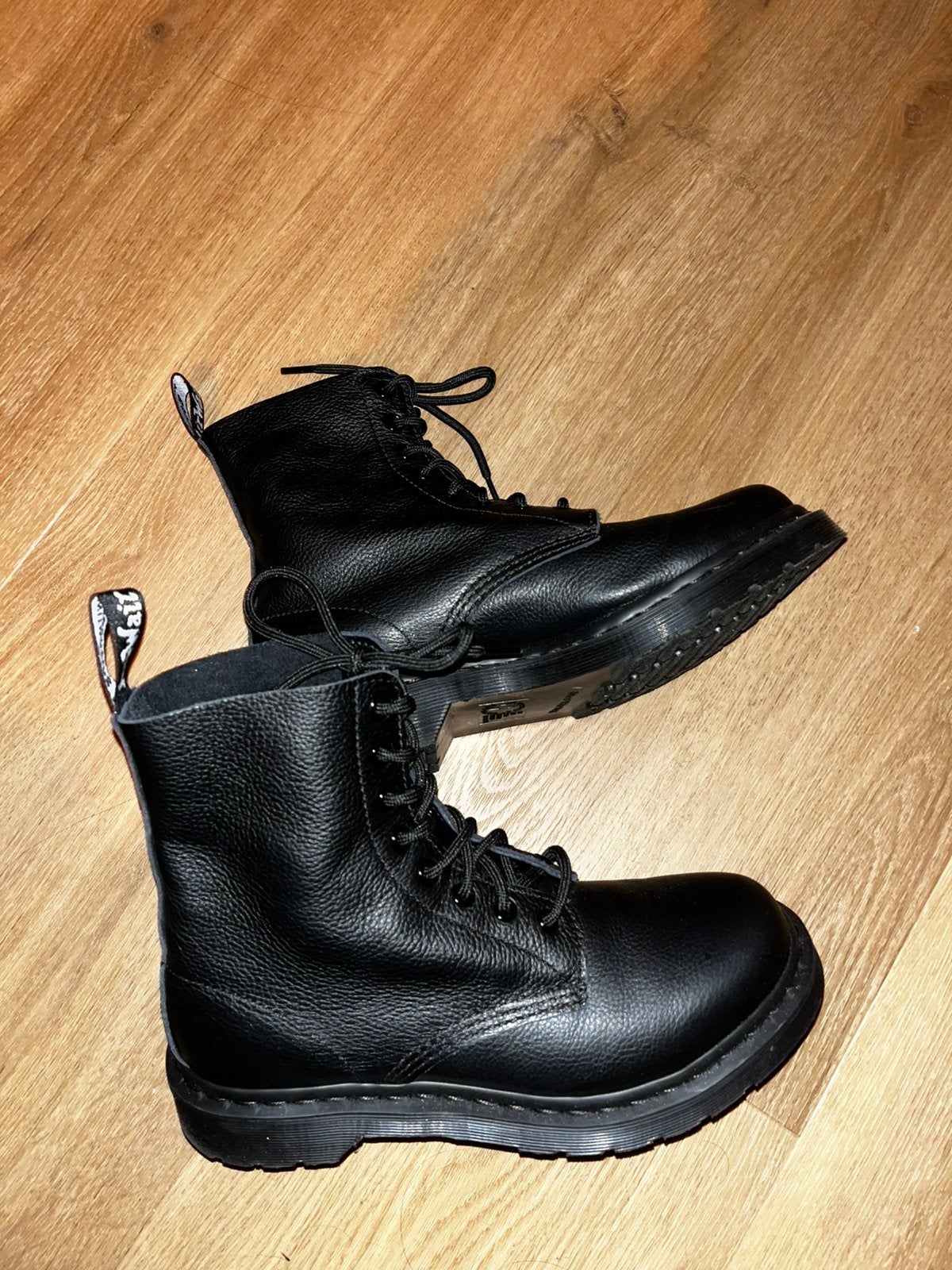 Ongedragen dr Martens mono black maat 39, Kleding | Dames, Ophalen of Verzenden, Zo goed als nieuw, Zwart