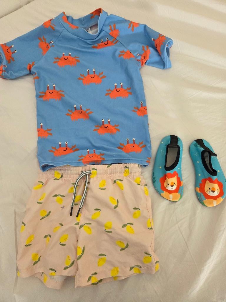 Zwembroek + UV -zwemshirt 86/ 92 en waterschoentjes 19/20, Kinderen en Baby's, Ophalen, UV-zwemkleding, Jongen of Meisje, Zo goed als nieuw