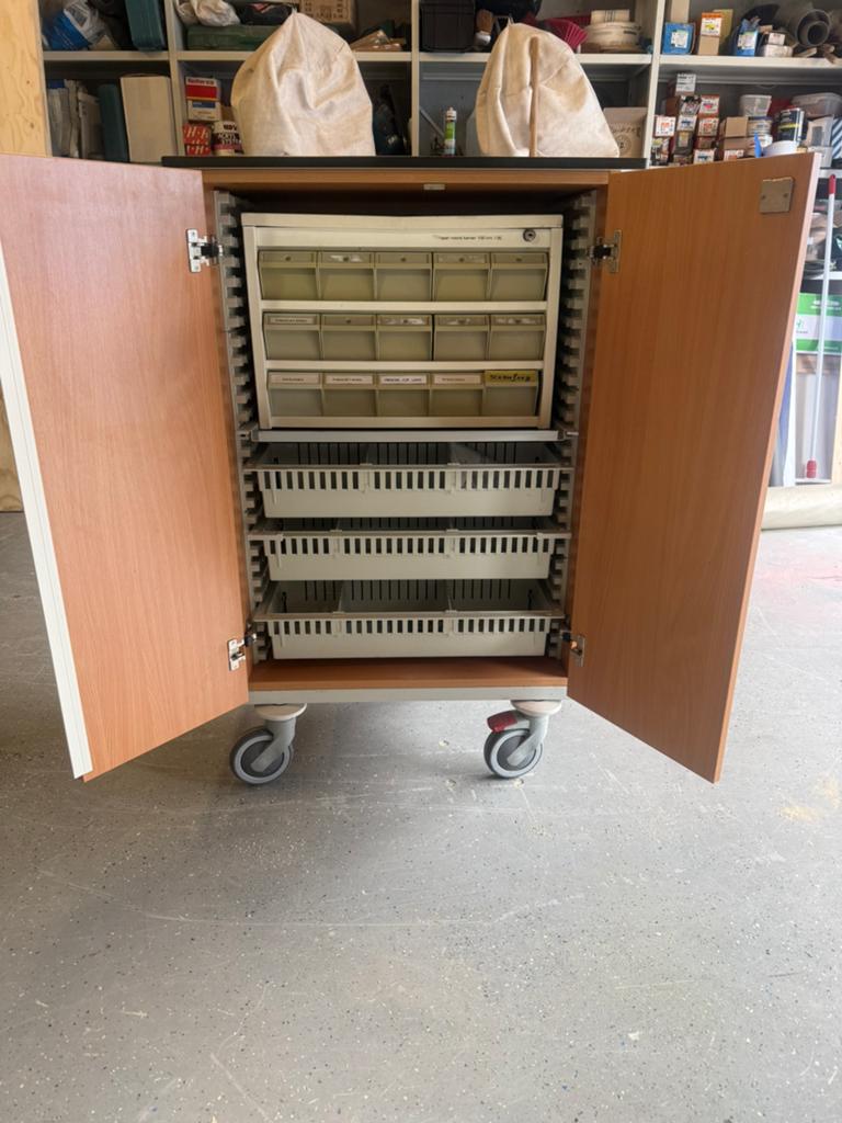 Gereedschapkar.   Magazijn kar., Zo goed als nieuw, Minder dan 100 cm, 25 tot 50 cm, 50 tot 100 cm