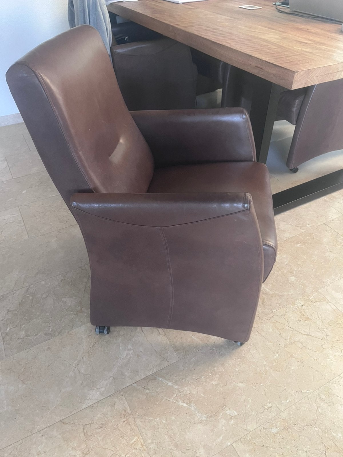 4 eetkamerstoelen voor € 60,-, Huis en Inrichting, Stoelen, Ophalen, Gebruikt, Bruin, Leer