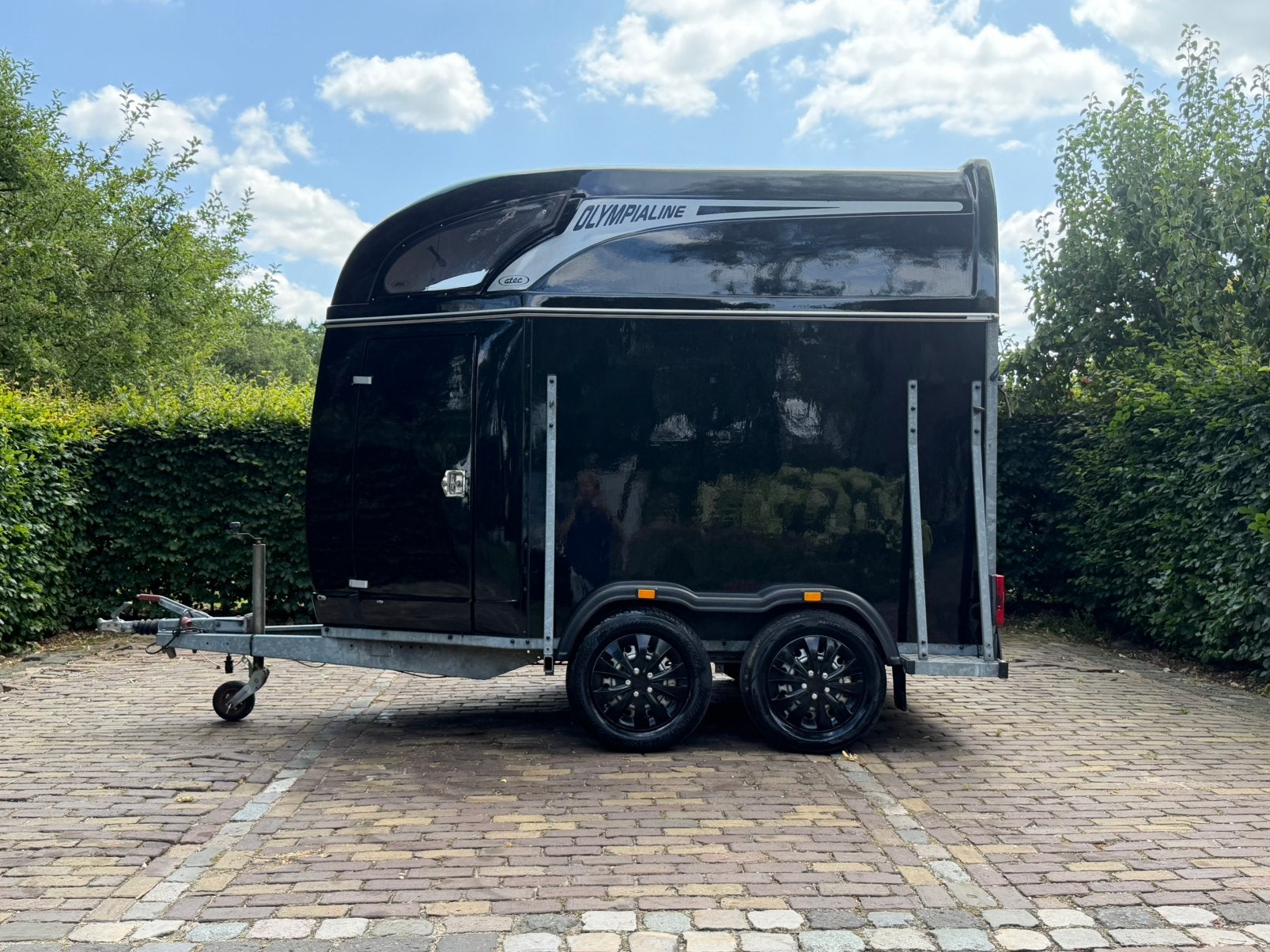 Zeer mooie 2 paards atec met aluminium vloer en zadelkamer, Dieren en Toebehoren, Ophalen, Aluminium, Zo goed als nieuw, 2-paards trailer