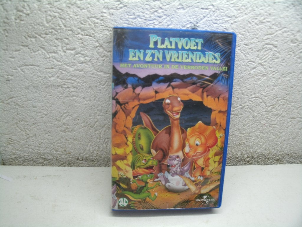 vhs 138a platvoet en z'n vriendjes verboden vallei, Alle leeftijden, Ophalen of Verzenden, Zo goed als nieuw