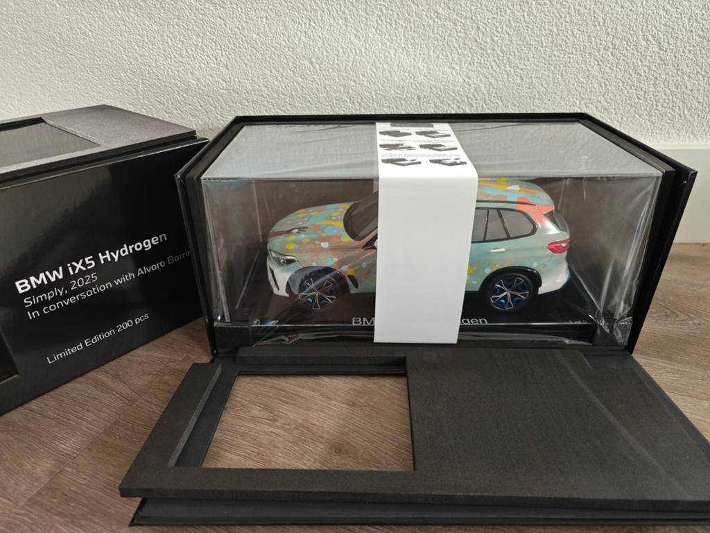 Spark BMW iX5 Hydrogen Art Car Basel 2025 1/200 nieuw, Hobby en Vrije tijd, Modelauto's | 1:18, Ophalen of Verzenden, Nieuw, Auto