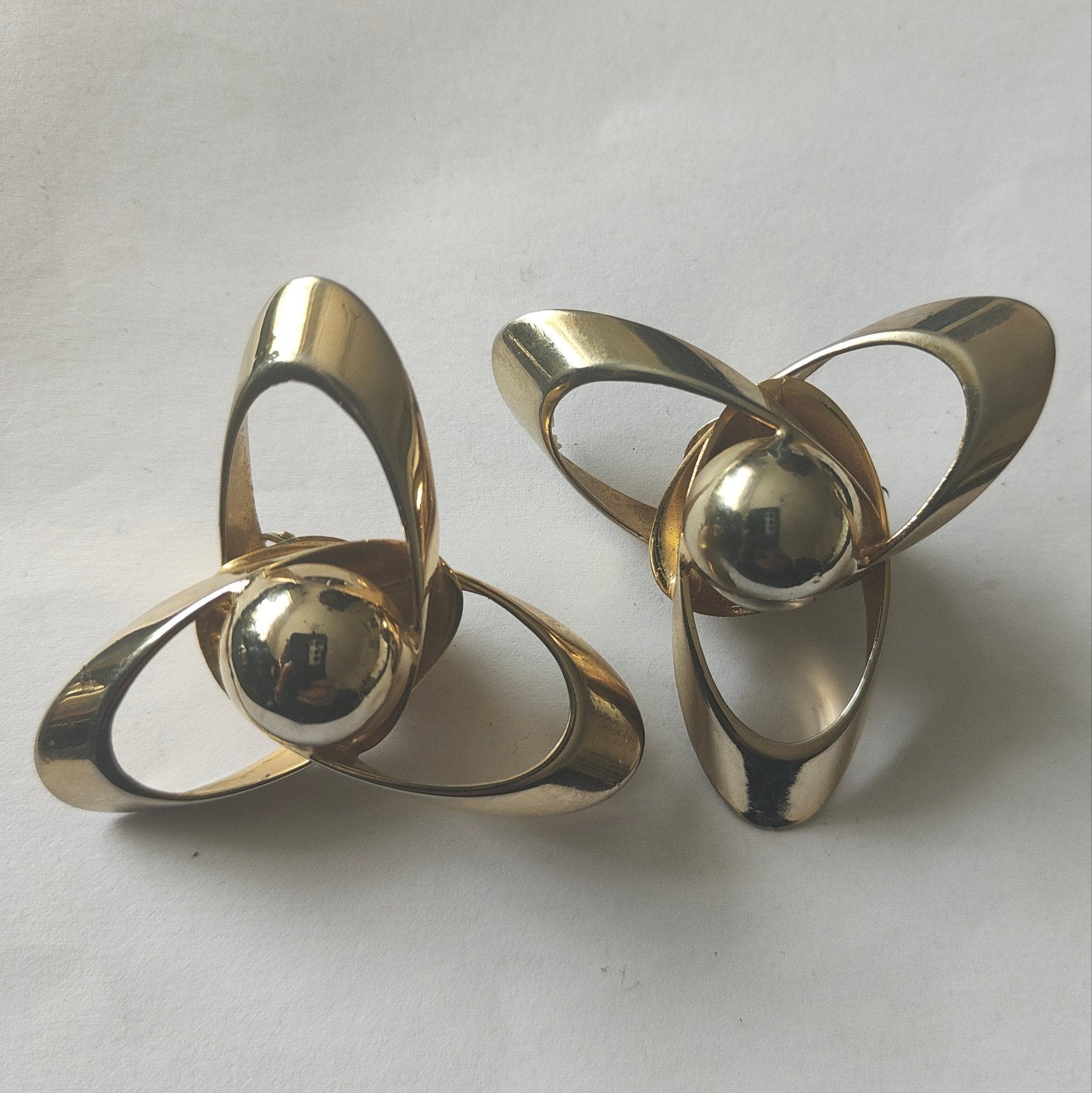 Vintage jaren 80 goldplate clip Oorbellen met uniek design, Verzenden, Zo goed als nieuw, Minder dan 4 cm, Overige materialen