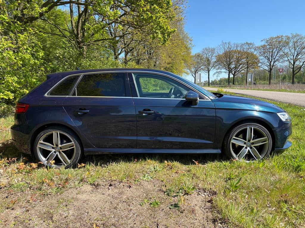 A3 E-tron s-line, facelift/virtual/keyless/lane/brake assist, 4 cilinders, Blauw, Leder en Stof, 1395 cc