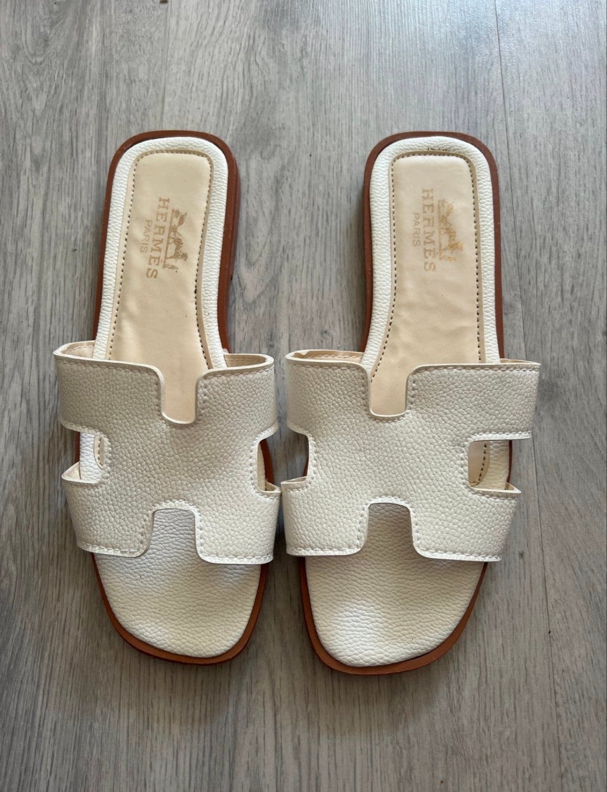 Hermes Slippers Maat 40 - Zo Goed als Nieuw, Ophalen of Verzenden, Zo goed als nieuw, Wit, Slippers
