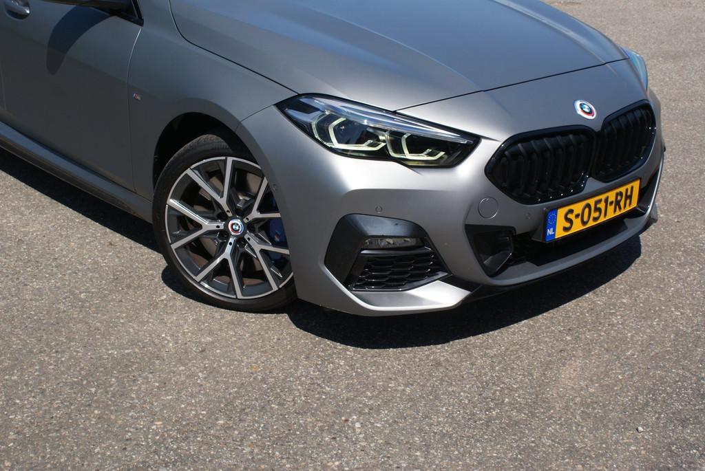 BMW 2-serie Gran Coupé 220i | M pakket | Schuifdak | Camera, 1998 cc, Gebruikt, 4 cilinders, 19 km/l