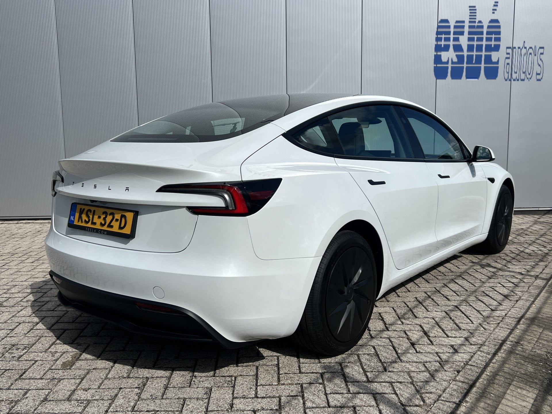 Tesla Model 3 RWD Direct Leverbaar NL Auto Incl. BTW Rijklaa, Auto's, Tesla, Automaat, Achterwielaandrijving, Gebruikt, Zwart