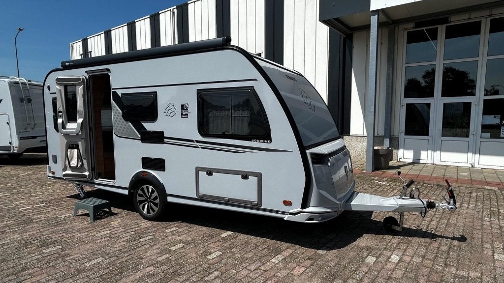 Knaus Sudwind Black Selection 460 EU Voordeelpakket, Caravans en Kamperen, Overige typen, Bedrijf, 5 tot 6 meter, 1250 - 1500 kg