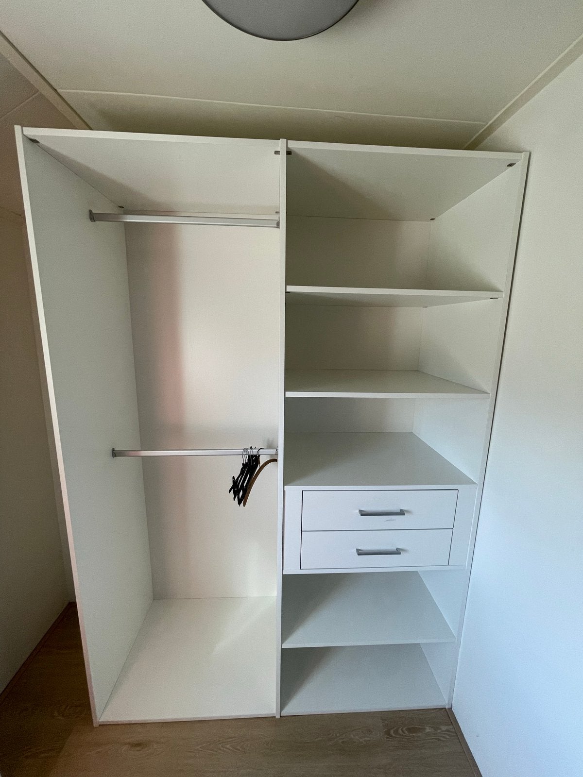 Kledingkast 220hoog x 154 lang, hangruimte, planken en lades, Ophalen, 100 tot 150 cm, 200 cm of meer, Zo goed als nieuw