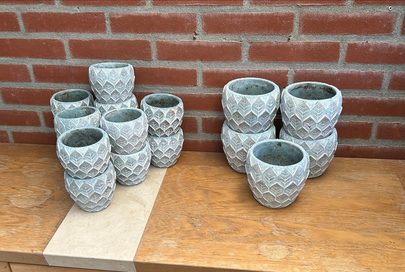 Set van 18 grijs/blauw bloempotten met bladmotief, Tuin en Terras, Ophalen, Gebruikt, Rond, Binnen