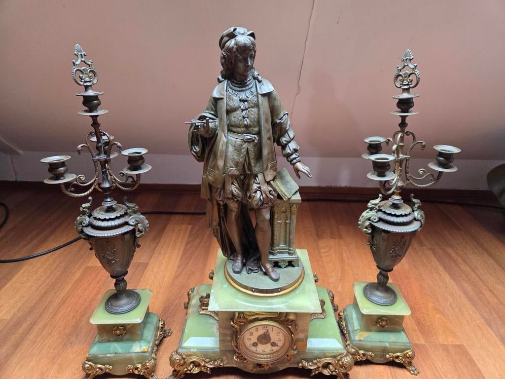 Antieke Klokkenstel met Bronzen Beeld en Kandelaars - 200 ja, Ophalen of Verzenden