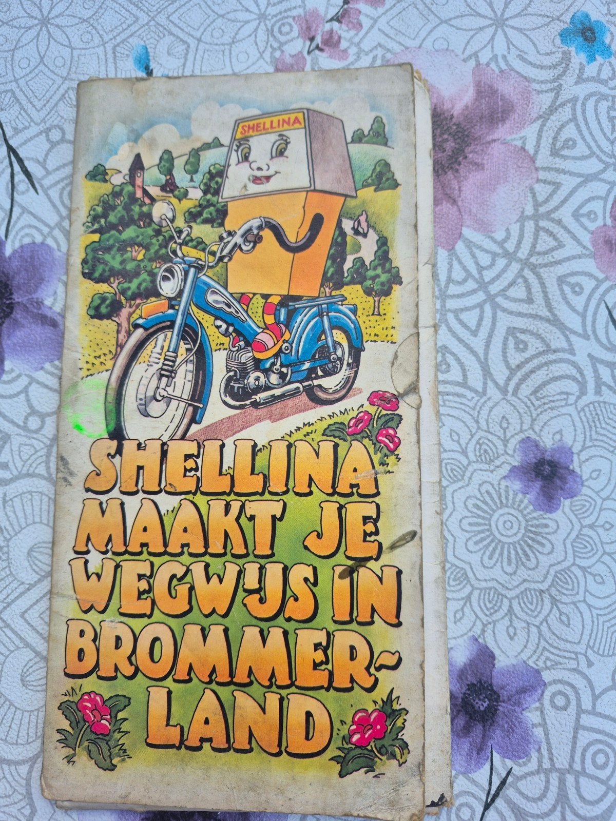 Shellina maakt je wegwijs in brommerland + brommerkaarten, Ophalen of Verzenden, Gebruikt