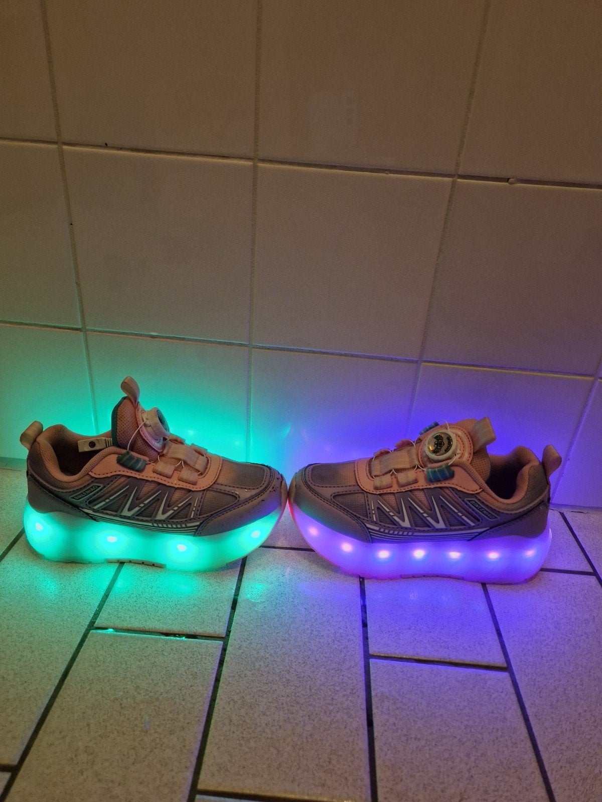 Schoenen met wieltjes en LED-verlichting - Maat 33, Ophalen, Gebruikt, Overige typen
