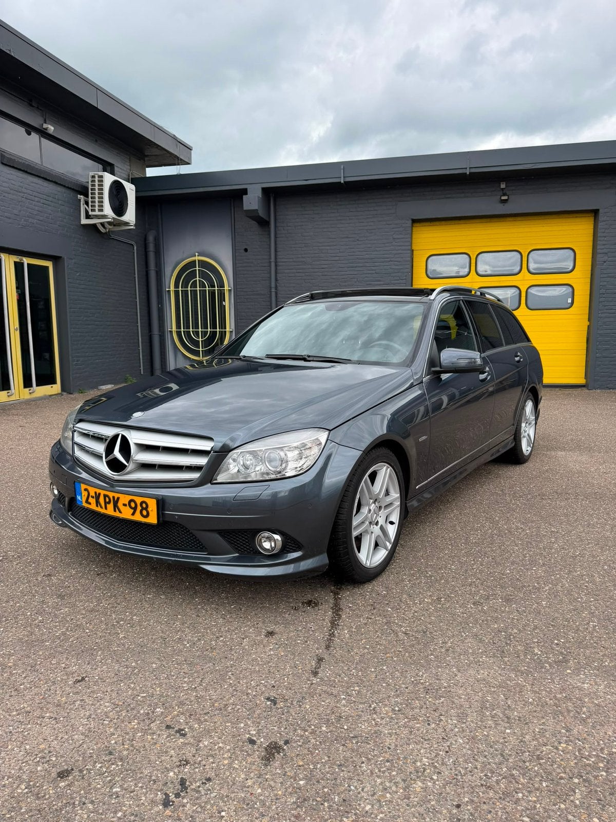 320 CDI in top staat en lage kmstand incl ApK, Auto's, Automaat, Achterwielaandrijving, Zwart, Automatische klimaatregeling