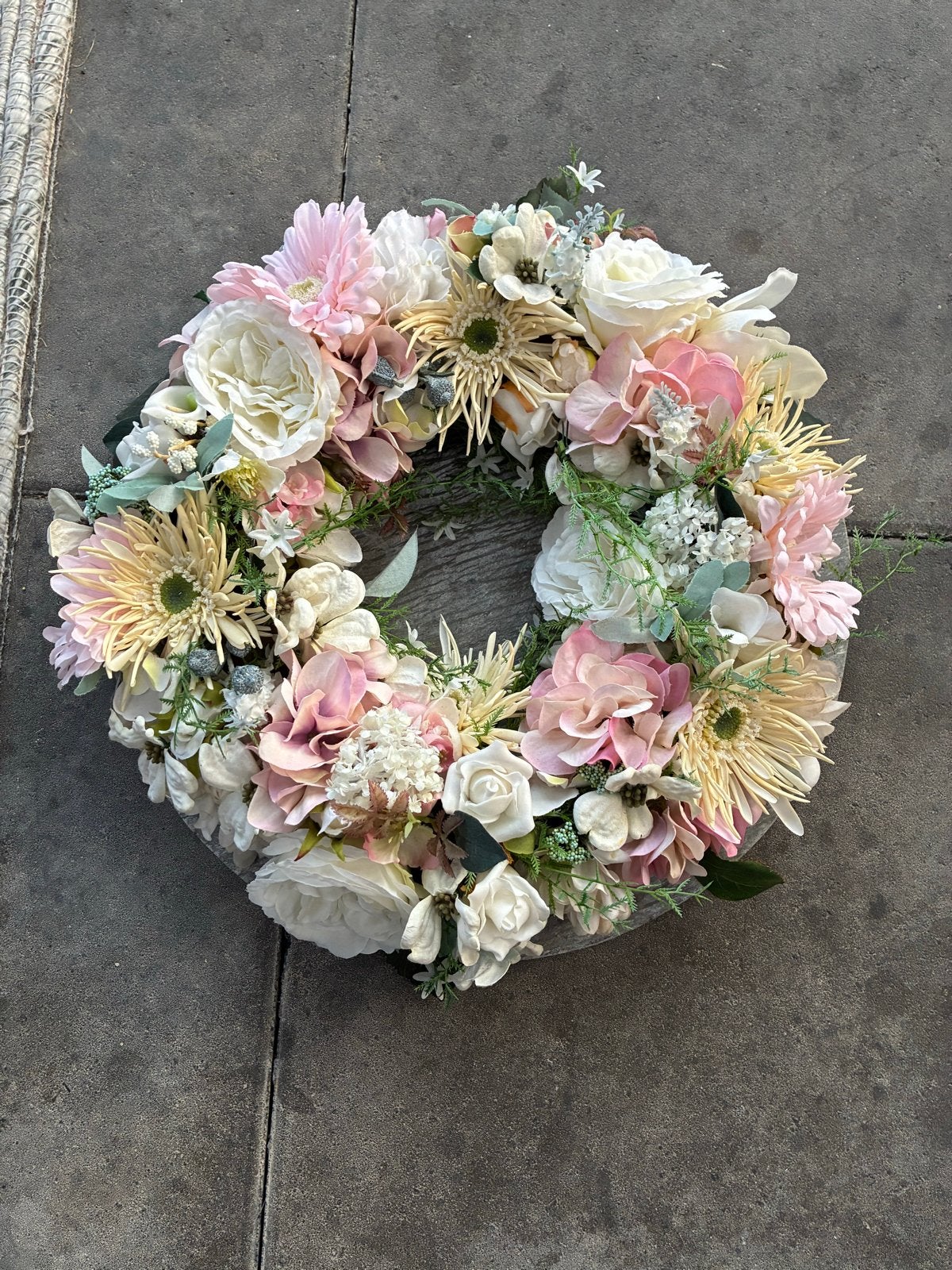 Prachtige handgemaakte bloemenkrans van kunst bloemen, Ophalen of Verzenden, Zo goed als nieuw, Krans, Textiel