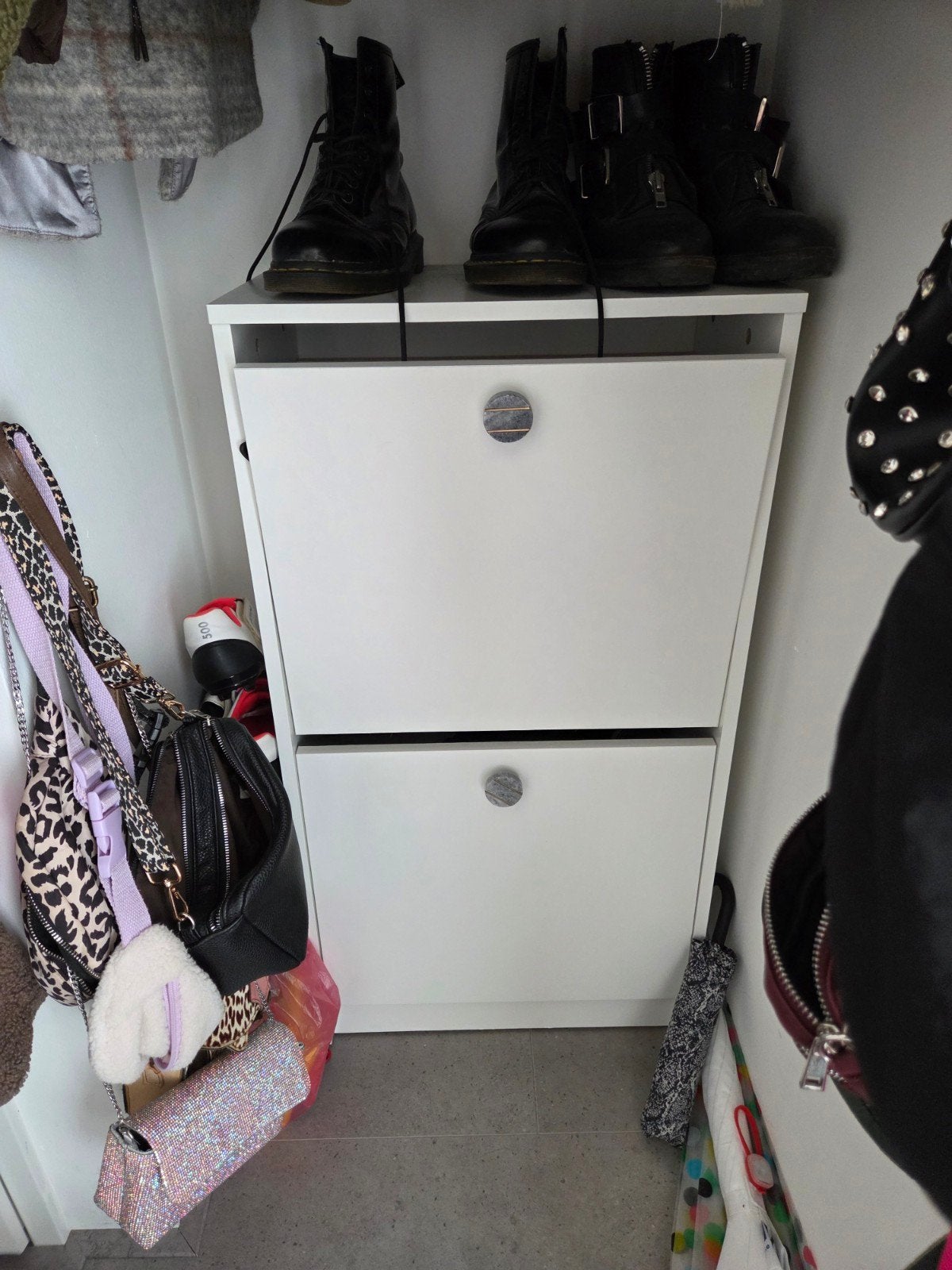 Schoenenkast ikea Bissa met grijze knoppen, Ophalen, Zo goed als nieuw