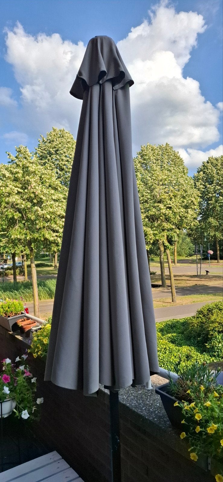 Hartman Parasol 270 cm Groen (verkleurd), Ophalen, Gebruikt, Kantelbaar, 2 tot 3 meter